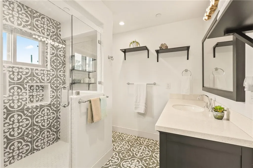 6557 Clybourn Avenue, North Hollywood, California 91606 home-pic-10